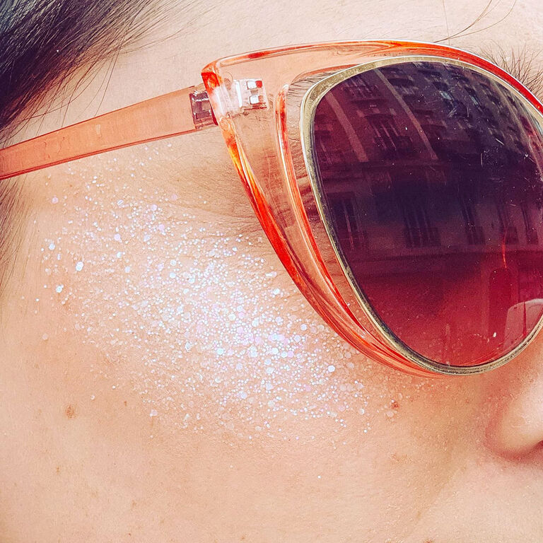 Id&eacute;e de maquillage avec les paillettes Nuit Blanche